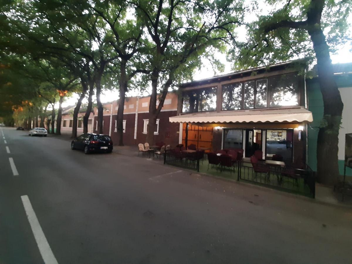 Bed&Breakfast Intermezzo Caffe Kikinda Exterior foto